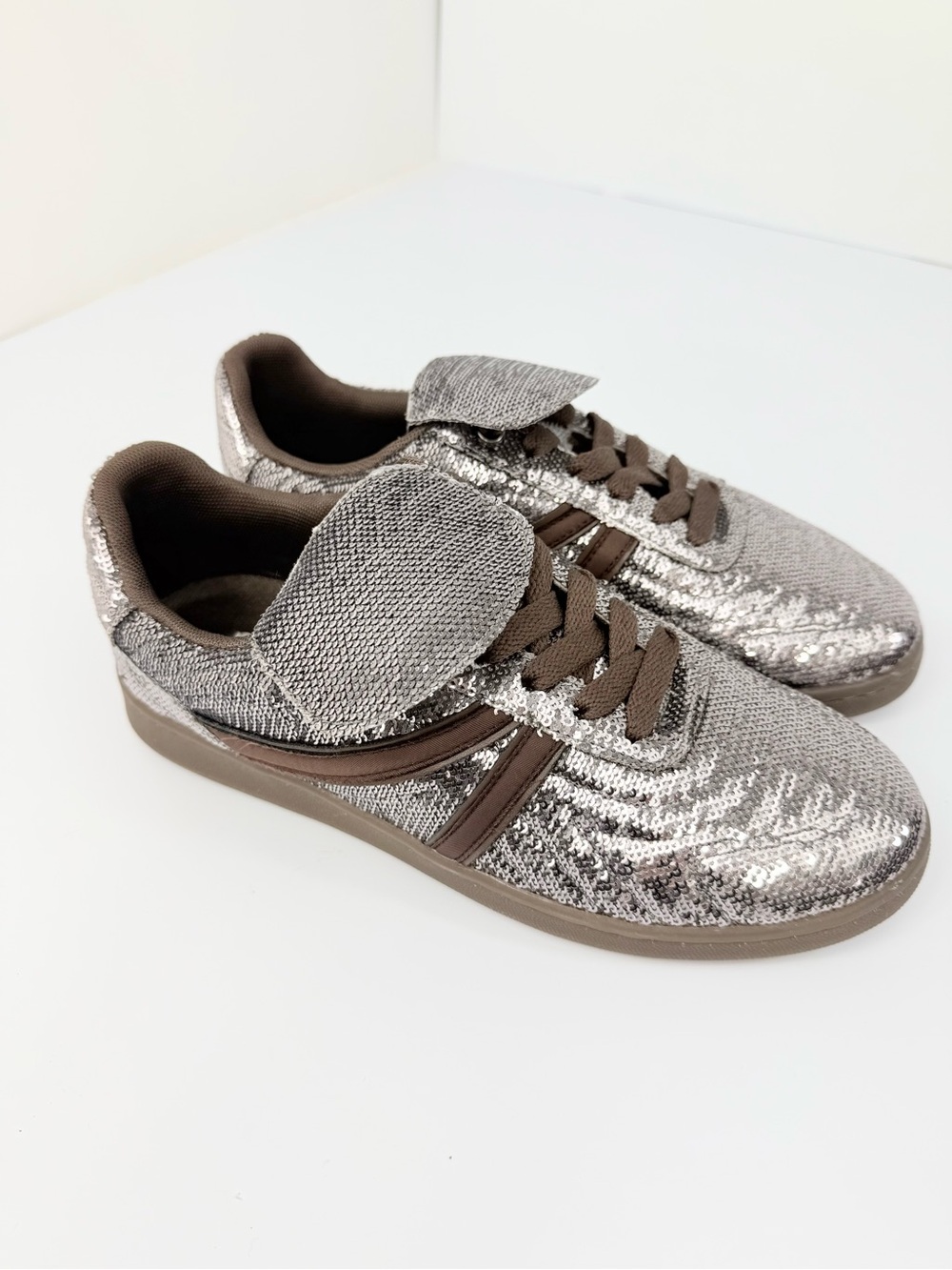 Steve Madden MADRID Silver Sequin Sparkle Brown Stripe Tongue Flap Sneaks NWOB - Picture 9 of 16